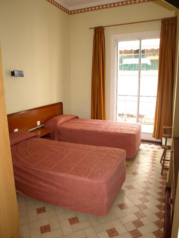 Madison Bahia Sitges